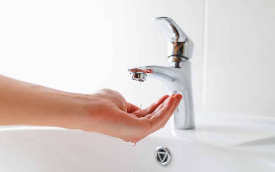 Should You Call a Professional Plumber? 5 Warning Signs to Watch For